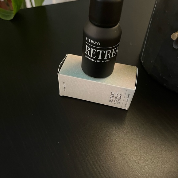New! Vitruvi Retreat Blend Essential Oil - Picture 5 of 5